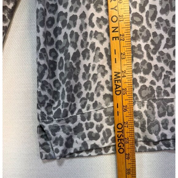 Tahari Womens Knit Sweater Top M Leopard Print Long Sleeve Casual - Picture 4 of 10